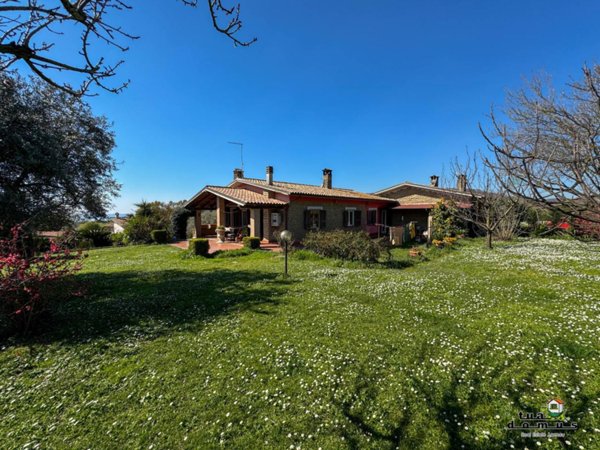 casa indipendente in vendita a Monterosi
