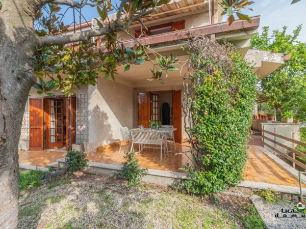 casa indipendente in vendita a Monterosi