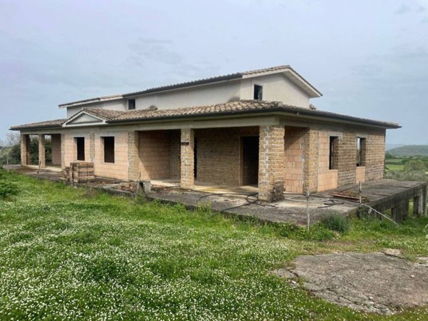 casa indipendente in vendita a Monterosi