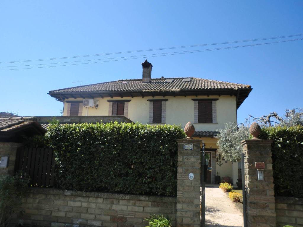 casa indipendente in vendita a Monterosi