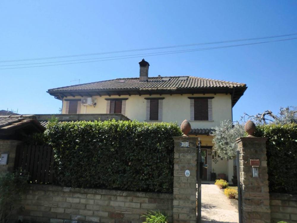 casa indipendente in vendita a Monterosi