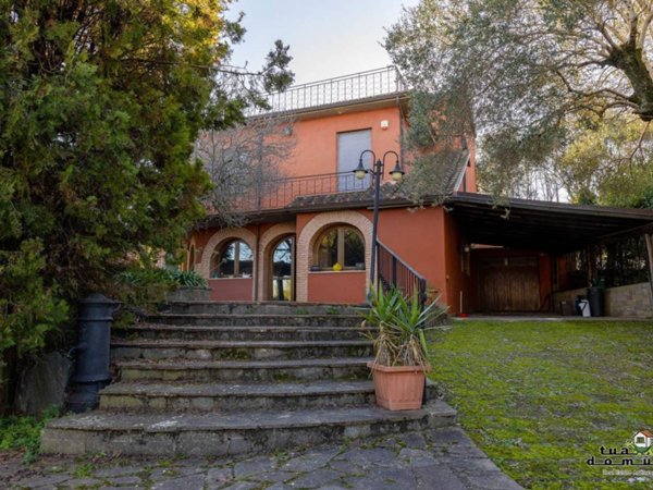 casa indipendente in vendita a Monterosi