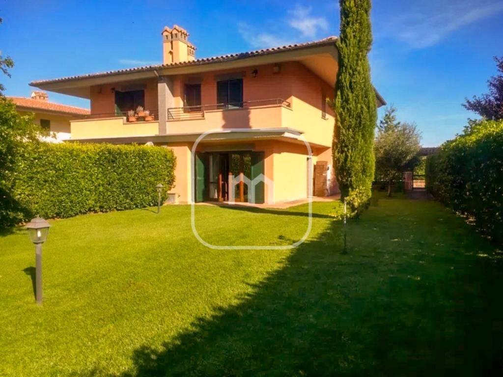 casa indipendente in vendita a Monterosi