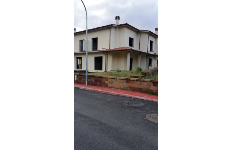 casa indipendente in vendita a Monterosi
