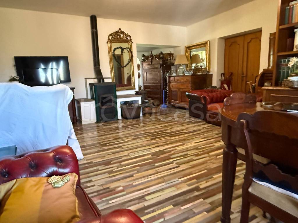 casa indipendente in vendita a Monterosi