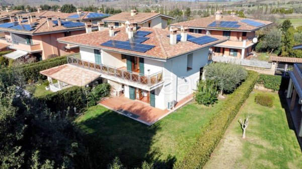 casa indipendente in vendita a Monterosi