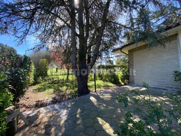 casa indipendente in vendita a Monterosi