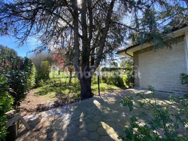 casa indipendente in vendita a Monterosi