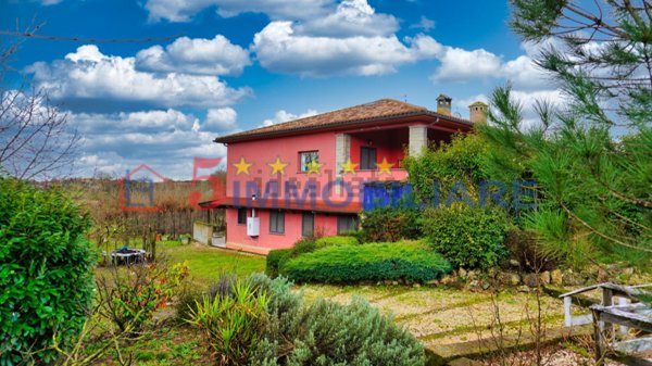 casa indipendente in vendita a Monterosi
