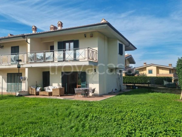 casa indipendente in vendita a Monterosi