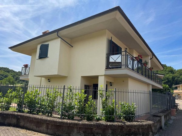 casa indipendente in vendita a Monterosi