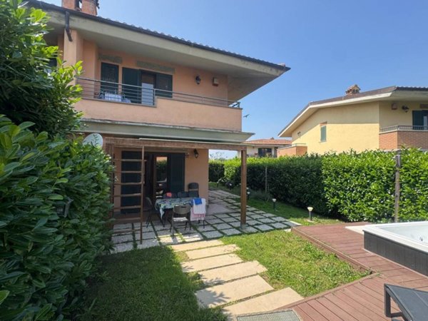 casa indipendente in vendita a Monterosi