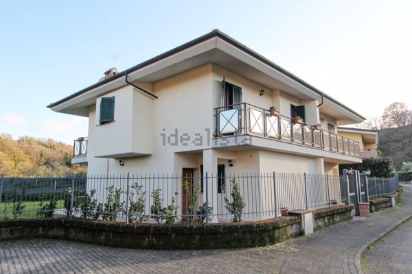 casa indipendente in vendita a Monterosi