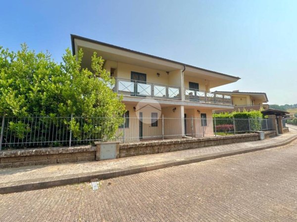 casa indipendente in vendita a Monterosi