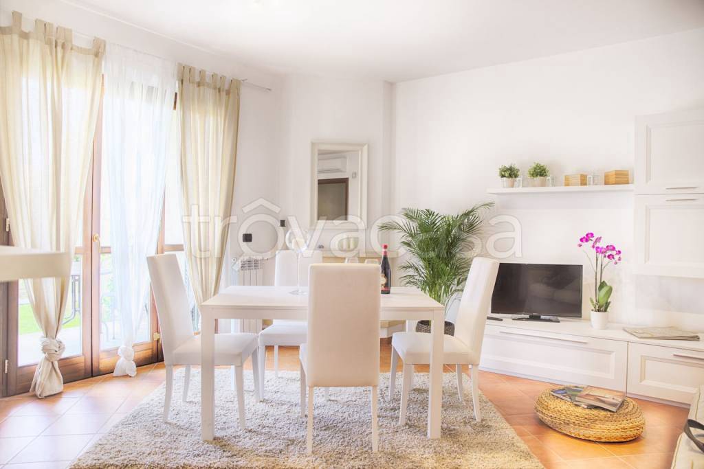 casa indipendente in vendita a Monterosi