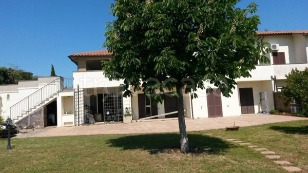 casa indipendente in vendita a Monterosi