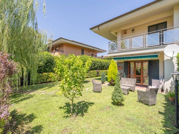 casa indipendente in vendita a Monterosi
