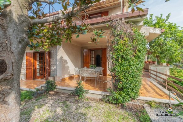 casa indipendente in vendita a Monterosi