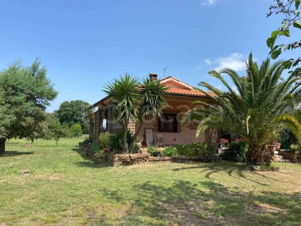 casa indipendente in vendita a Monterosi