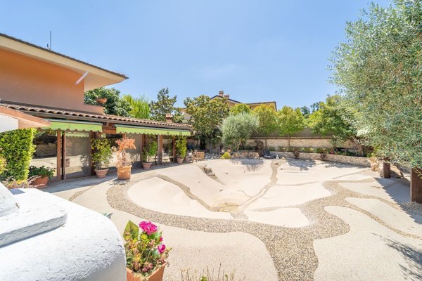 casa indipendente in vendita a Monterosi