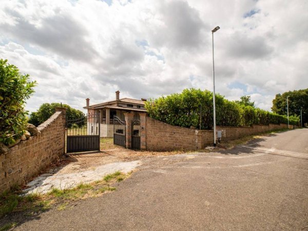 casa indipendente in vendita a Monterosi