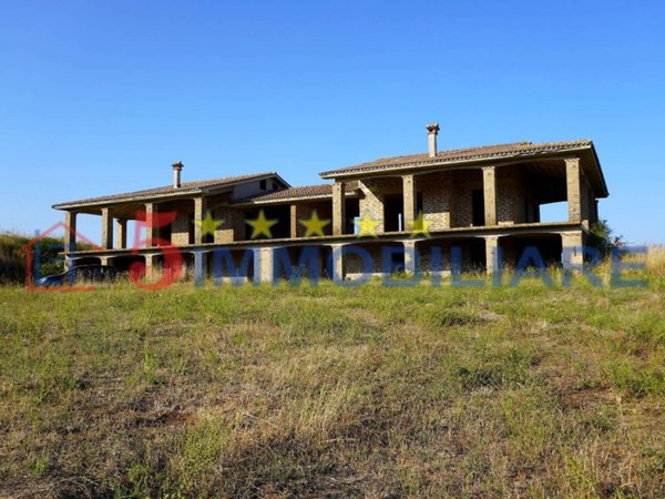 casa indipendente in vendita a Monterosi