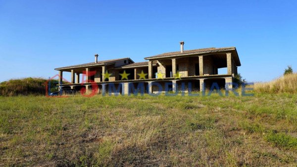 casa indipendente in vendita a Monterosi