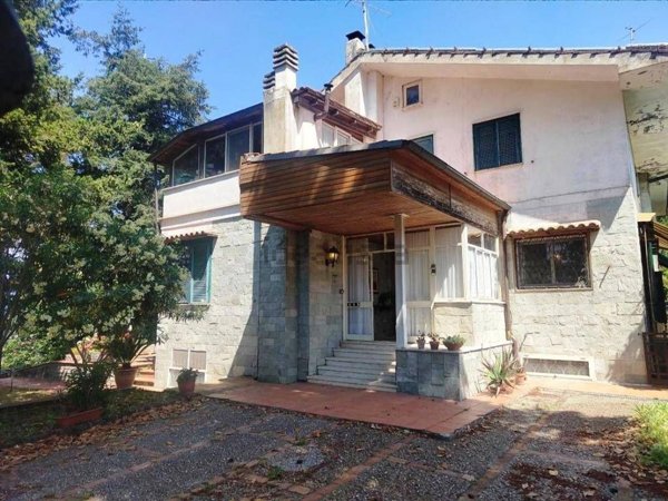 casa indipendente in vendita a Monterosi
