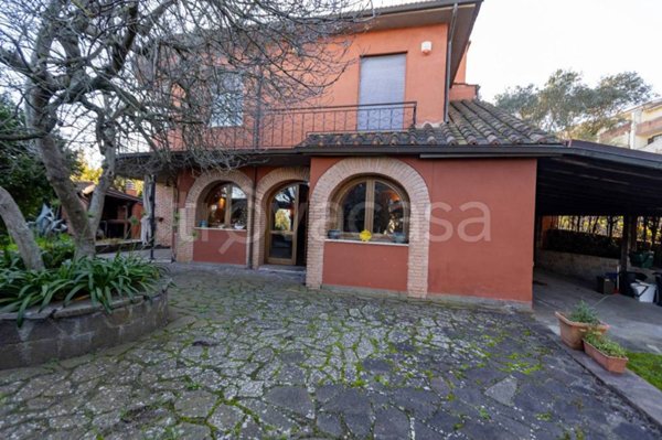 casa indipendente in vendita a Monterosi