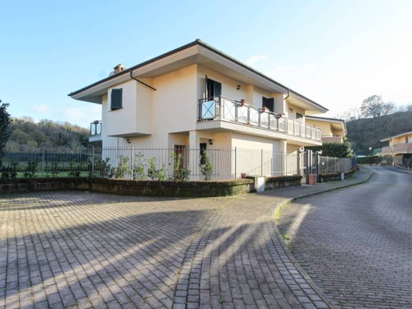 casa indipendente in vendita a Monterosi