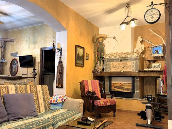 casa indipendente in vendita a Monterosi