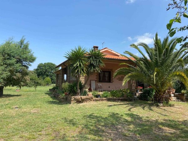 casa indipendente in vendita a Monterosi