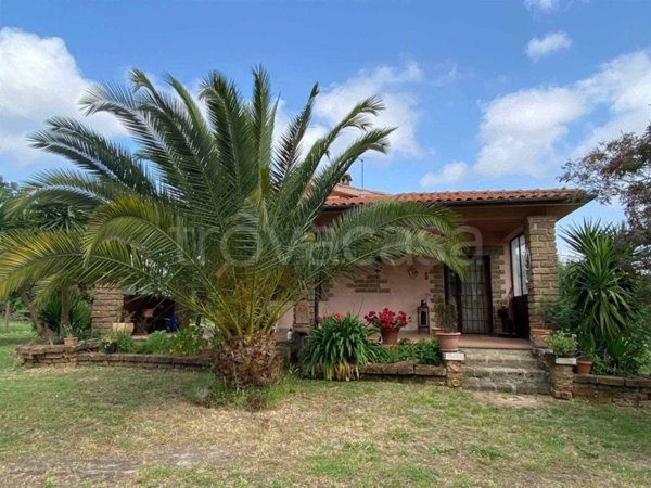 casa indipendente in vendita a Monterosi