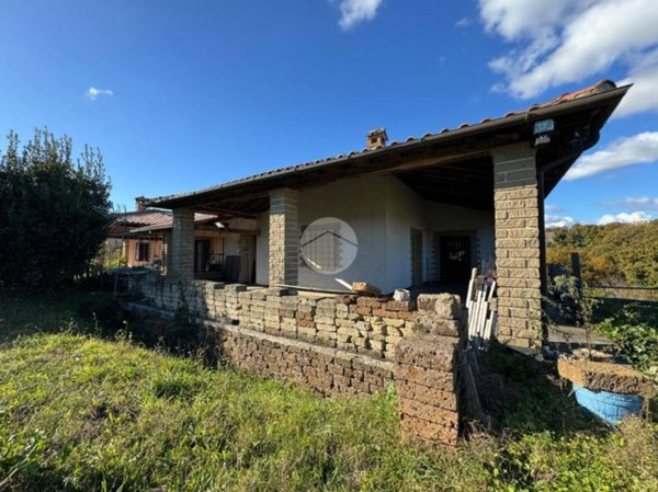 casa indipendente in vendita a Monterosi