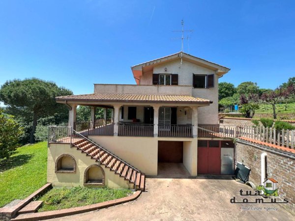 casa indipendente in vendita a Monterosi