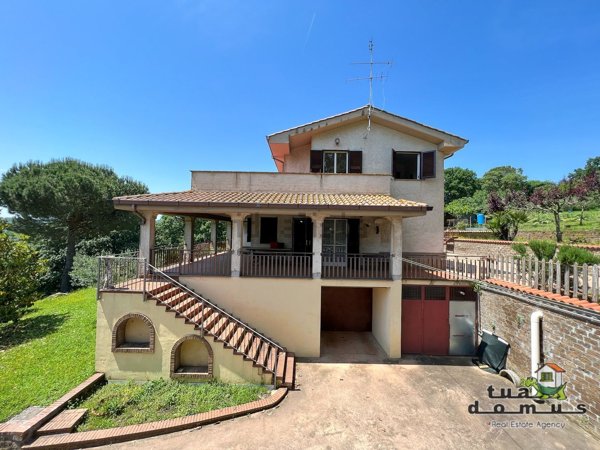 casa indipendente in vendita a Monterosi