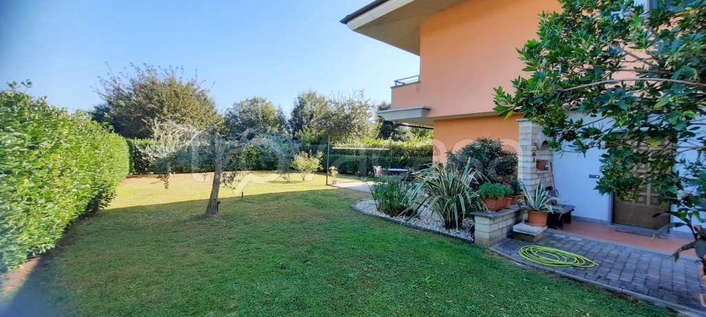 casa indipendente in vendita a Monterosi