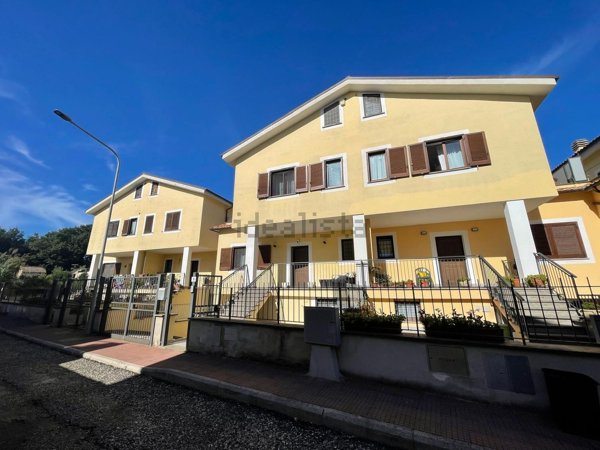 casa indipendente in vendita a Monterosi