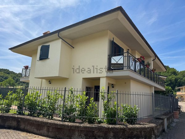 casa indipendente in vendita a Monterosi