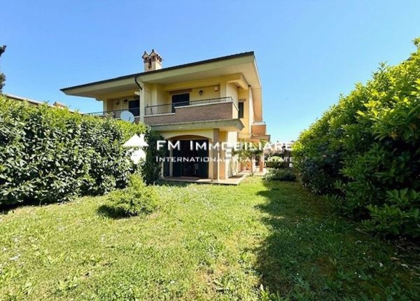 casa indipendente in vendita a Monterosi