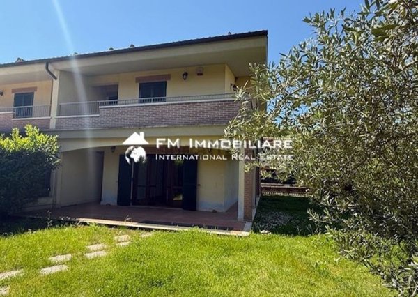 casa indipendente in vendita a Monterosi