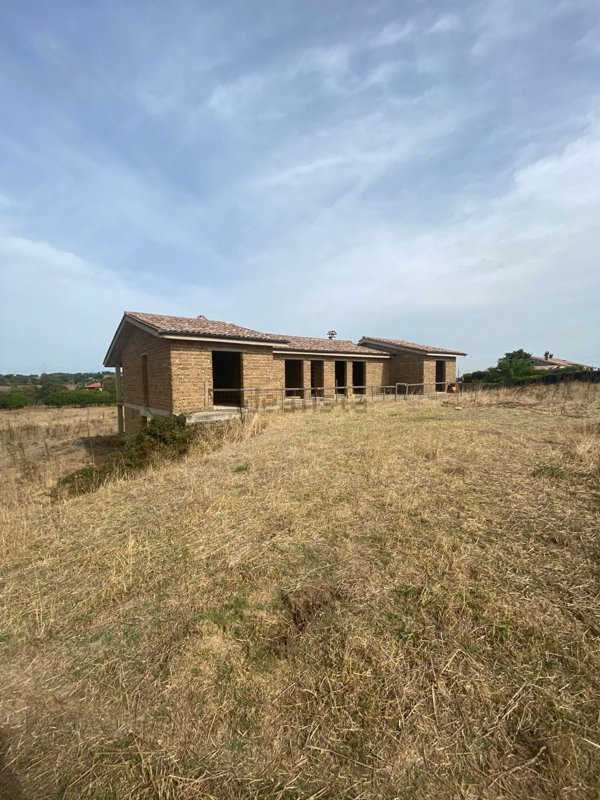 casa indipendente in vendita a Monterosi