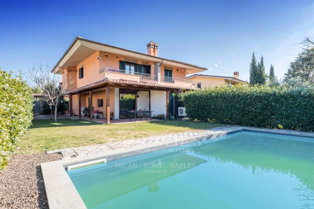 casa indipendente in vendita a Monterosi