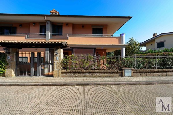 casa indipendente in vendita a Monterosi