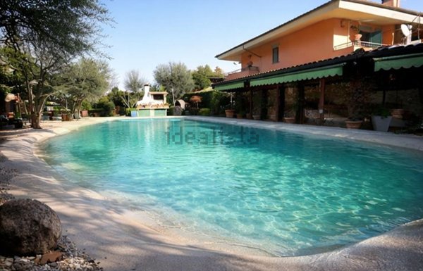 casa indipendente in vendita a Monterosi