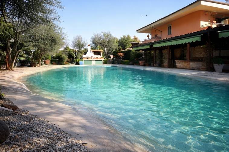 casa indipendente in vendita a Monterosi