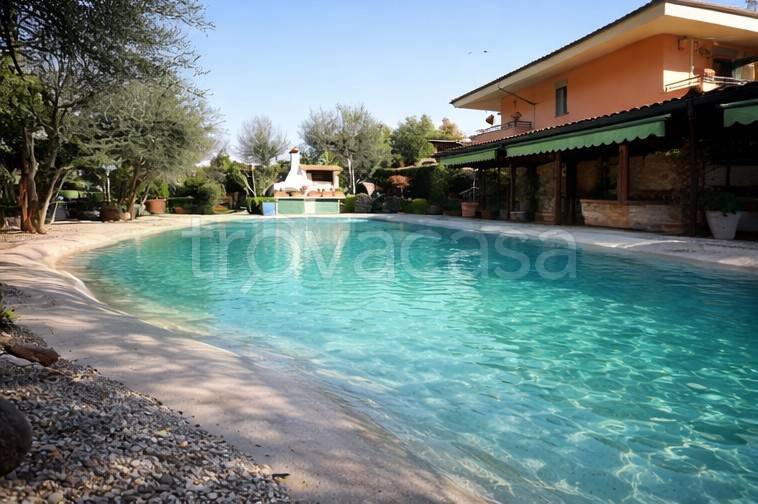 casa indipendente in vendita a Monterosi