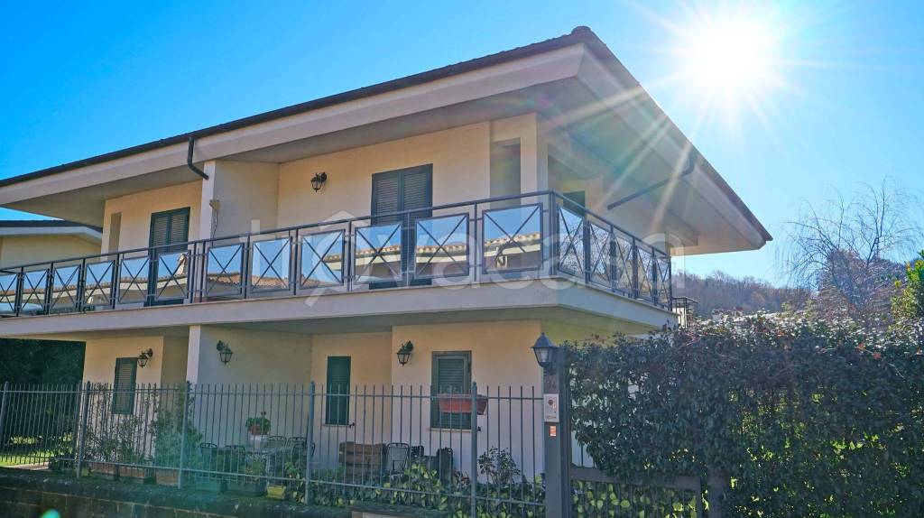 casa indipendente in vendita a Monterosi