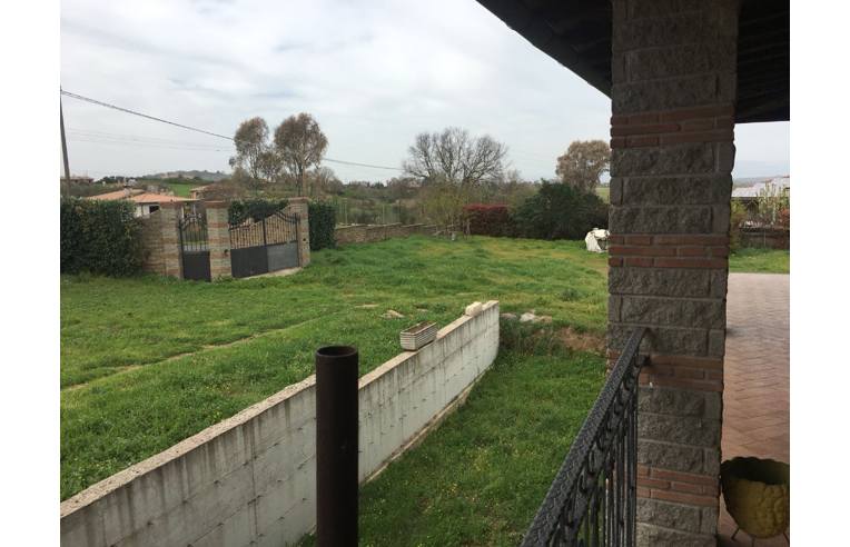 casa indipendente in vendita a Monterosi