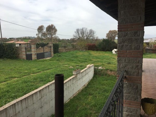 casa indipendente in vendita a Monterosi